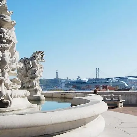 公寓 Curious Crow 1 With Patio By Homeful Homes