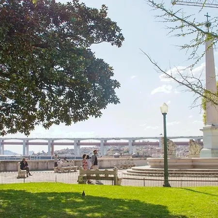 公寓 Curious Crow 1 With Patio By Homeful Homes Lisboa