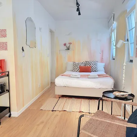 Curious Crow 1 With Patio By Homeful Homes 公寓 *