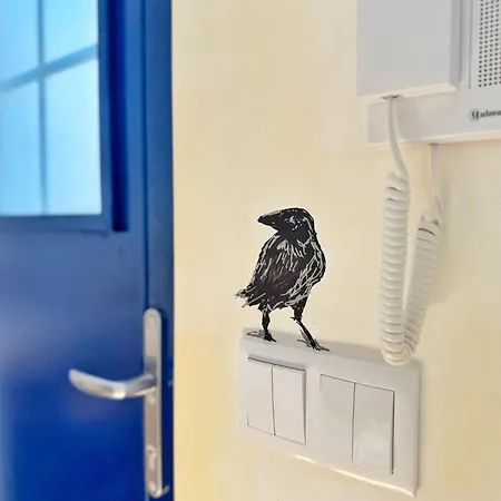 Curious Crow 1 With Patio By Homeful Homes Apartment