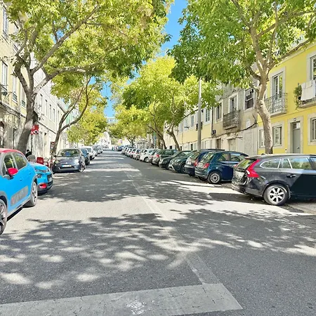 Curious Crow 1 With Patio By Homeful Homes Lisbon