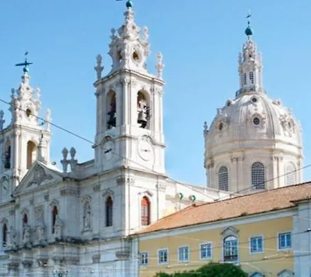 Apartman Curious Crow 1 With Patio By Homeful Homes