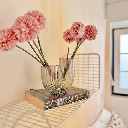 Curious Crow 1 With Patio By Homeful Homes Apartman