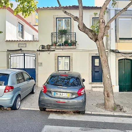 Apartman Curious Crow 1 With Patio By Homeful Homes