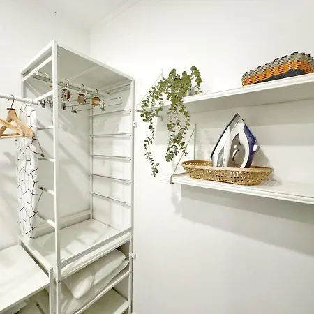 Appartement Curious Crow 1 With Patio By Homeful Homes