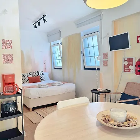 Curious Crow 1 With Patio By Homeful Homes Appartement
